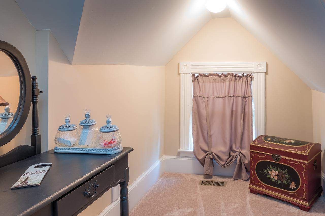 Dennison Street Inn, B & B Колониал Бийч Екстериор снимка