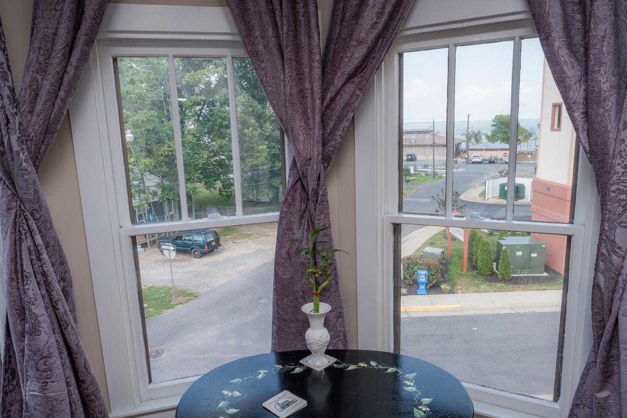 Dennison Street Inn, B & B Колониал Бийч Екстериор снимка